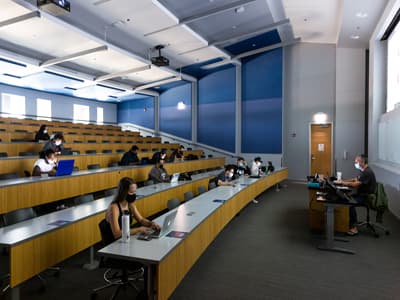Natürlich steht die Sicherheit der Studierenden und Mitarbeiter an der North Park University an oberster Stelle! Unterricht an der North Park University während Corona