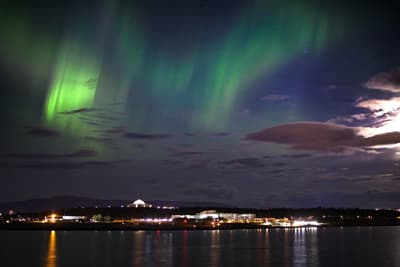 In Island erwarten dich einzigartige Naturphänomene! Polarlichter in Reykjavik
