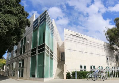 Die School of Global Policy and Strategy Außenansicht des GPS Gebäudes