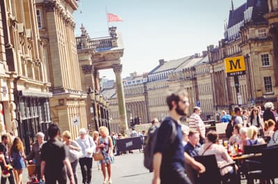 Menschen in der Innenstadt von Newcastle