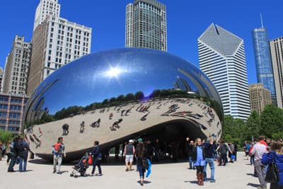 Die Skulptur ist vor allem unter dem Spitznamen "The Bean" bekannt. Bildbeschreibung hier eingeben