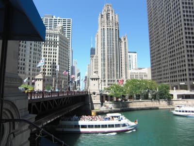 In Chicago gab es die ersten Wolkenkratzer weltweit! Bildbeschreibung hier eingeben