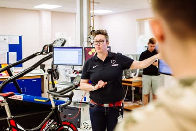 Sportfans aufgepasst! Unterricht in einem der topmodern ausgestatteten Sport-Laboren der University of Portsmouth.