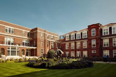 Lerne die Regent's University London kennen! Campus der regent's University London