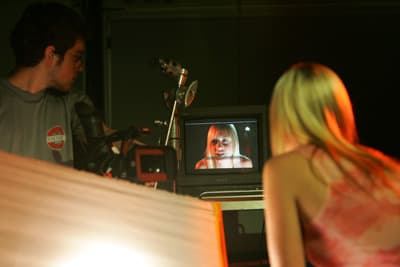Das SBCC bietet eine sehr große Kursauswahl Studenten in einem Filmkurs