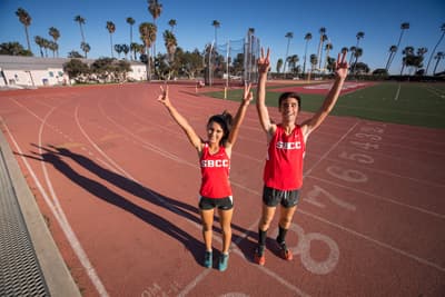 Sportclubs sind an US-amerikanischen Colleges sehr beliebt. Studierende beim Sport