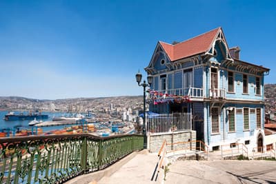 Das kulturelle Zentrum von Chile: die Hafenstadt Valparaiso Der Hafen von Valparaiso (Chile)