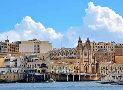 Die Kirche "Our Lady of Mount Carmel" an der Balluta Bay in San Giljan Kirche "Our Lady of Mount Carmel" in San Giljan (Malta)
