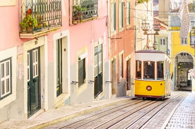 Nationales technisches Denkmal: Die Glória funicular in Lissabon Standseilbahn in Lissabon (Portugal)