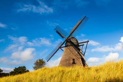 An der Spitze von Dänemark: Skagen mit historischer Windmühle Windmühle in Skagen (Dänemark)